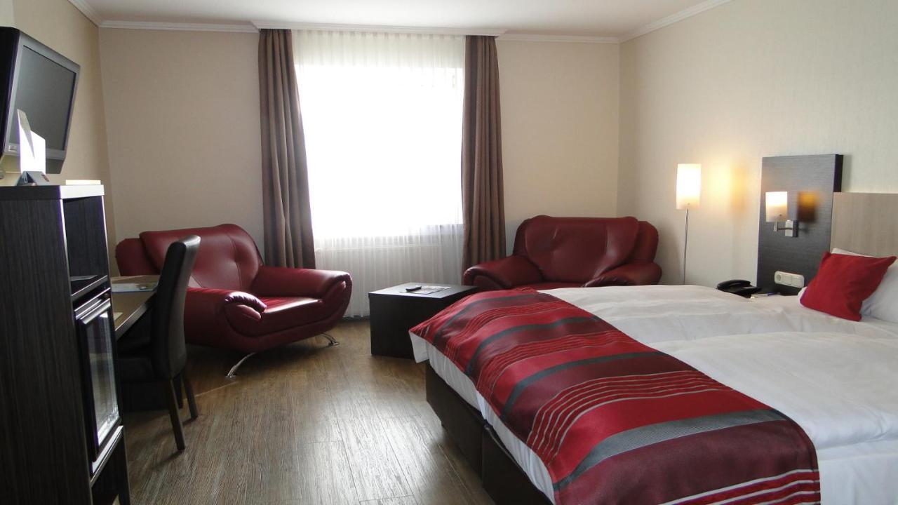 Hotel Rhoner Land Garni - Bed & Breakfast Oberthulba Exterior foto